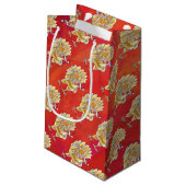 Kipkerst op rood klein cadeauzakje (Achterkant Gekanteld)