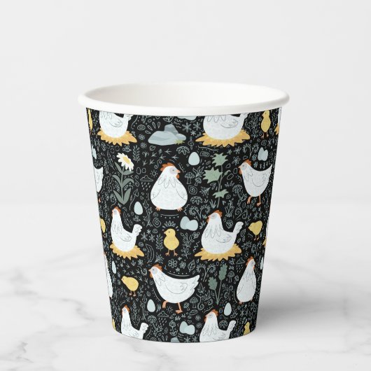 Kippen dromen in de Coop in Zwart Papieren Bekers (Voorkant)