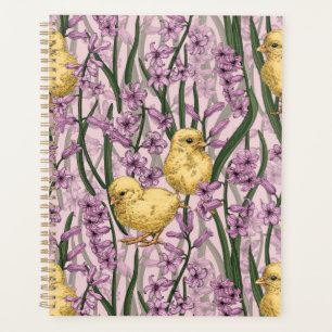 Kippen en hyacinten op roze planner