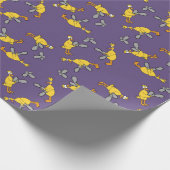 Kippen en kettingzagen Paars Cadeaupapier (Hoek)