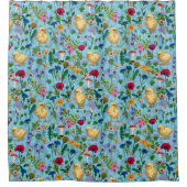 Kippen en wilde bloemen op baby blauw douchegordijn (Voorkant)
