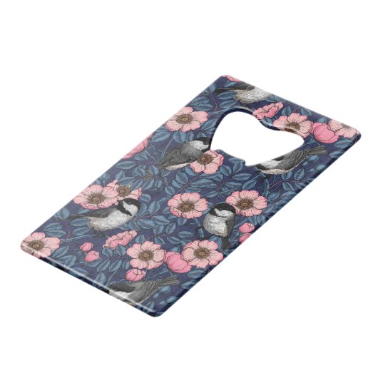 Kippen in het wild roos in roze en blauw creditkaart flessenopener (Achterkant Gekanteld)
