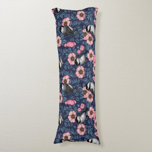 Kippen in het wild roos in roze en blauw lichaamskussen (Voorkant Verticaal)