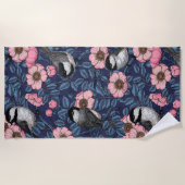 Kippen in het wild roos in roze en blauw strandlaken (Voorkant)