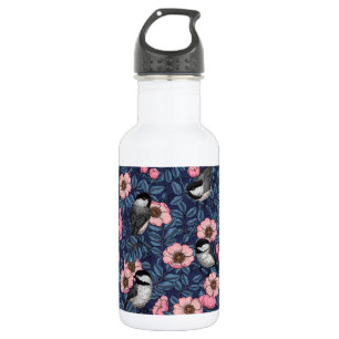 Kippen in het wild roos in roze en blauw waterfles 