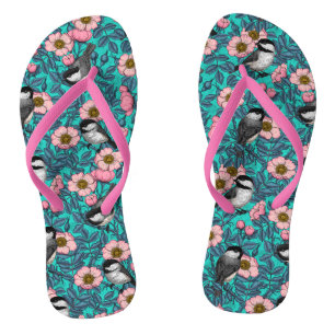 Kippen in vrij roos, roze en blauw teenslippers