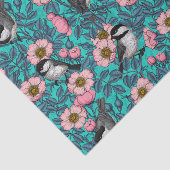 Kippen in vrij roos, roze en blauw tissuepapier (Detail)