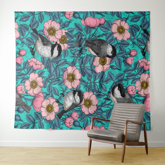 Kippen in vrij roos, roze en blauw wandkleed (In Situ (horizontaal))