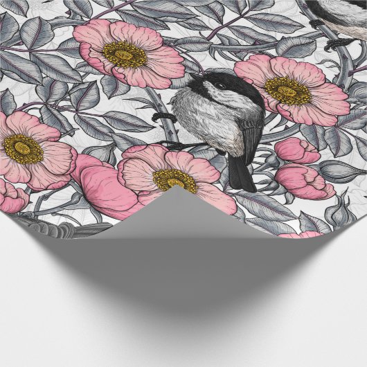 Kippen in vrij roos, roze en grijs cadeaupapier (Hoek)