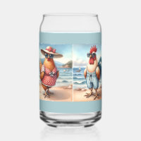Kippen in zwemkleding aan zee