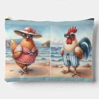 Kippen in zwemkleding aan zee