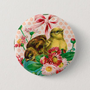 kippen met paasroosters ronde button 5,7 cm