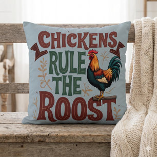 Kippen regeren de boerderij illustratie in rustiek kussen