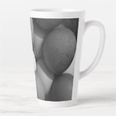 Kippeneieren in zwart-wit latte mok (Rechts)