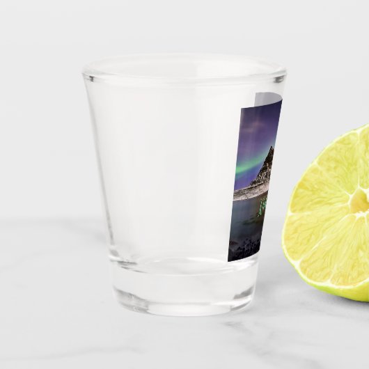 Kirkjufall Mountain in de Noordelijke Lichten van  Shot Glas (Links)