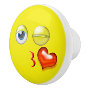 Kiss Emoji Keramische Knop