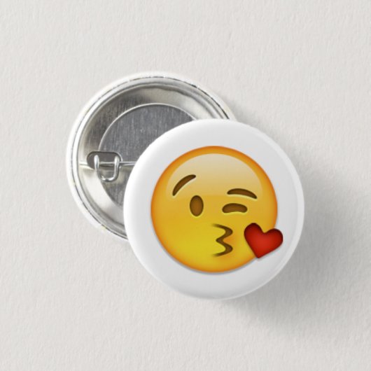 Kiss Face Emoji Ronde Button 3,2 Cm (Voorkant /achterkant)