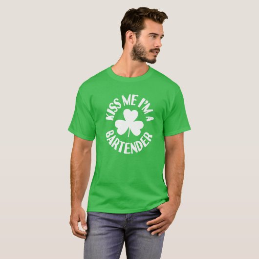 Kiss, ik ben een Bartender Irish St Patricks Day S T-shirt (Voorkant volledig)