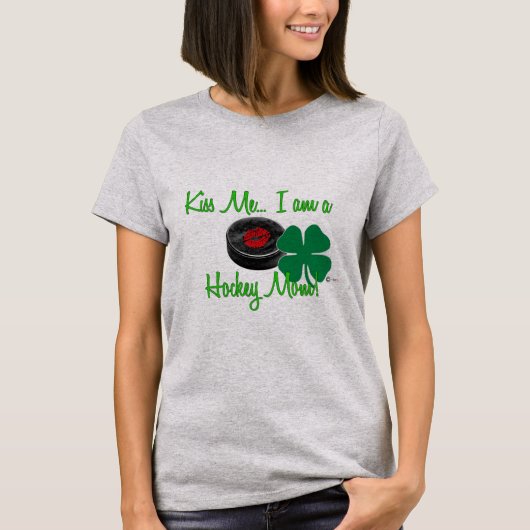 Kiss, ik ben een Hockey mama St. Patrick's Day Shi T-shirt (Voorkant)
