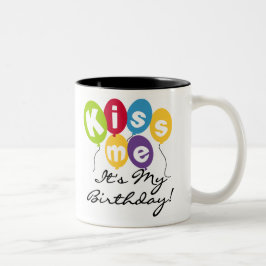 Kiss Me Birthday Tweekleurige Koffiemok
