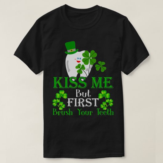 Kiss me Brush Your Teth Dental Assistant St Patri T-shirt (Design voorkant)