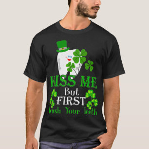 Kiss me Brush Your Teth Dental Assistant St Patri T-shirt