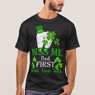 Kiss me Brush Your Teth Dental Assistant St Patri T-shirt
