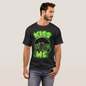 Kiss Me Funny UFO Alien Science Fiction T-shirt (Voorkant volledig)