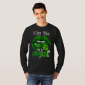 Kiss Me I M'n verpleegster Lopard Lips Shamrock St T-shirt (Voorkant volledig)