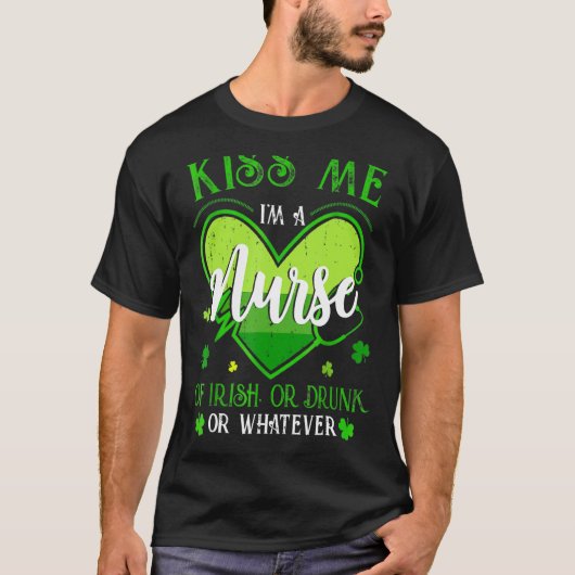 Kiss Me I M'n verpleegster St Patrick S Day Lucky  T-shirt (Voorkant)