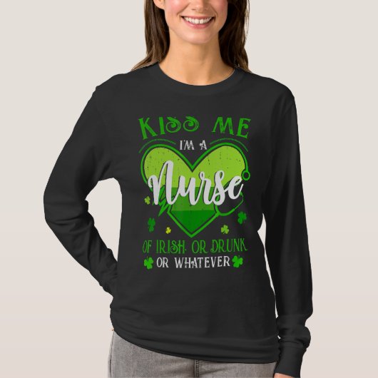 Kiss Me I M'n verpleegster St Patrick S Day Lucky  T-shirt (Voorkant)