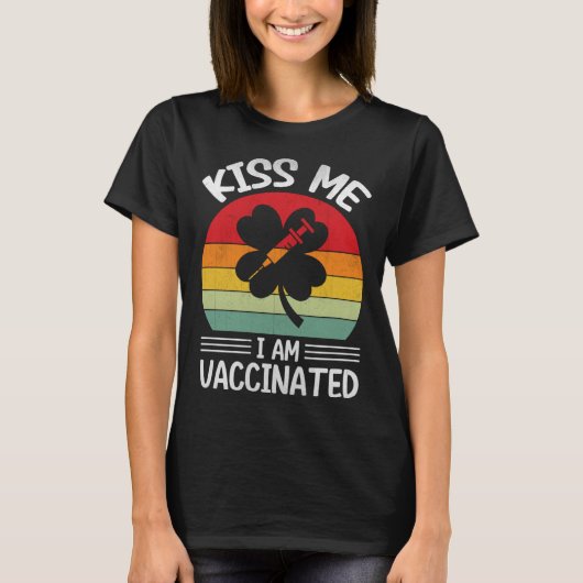Kiss me Iam Vaccinated T-shirt (Voorkant)