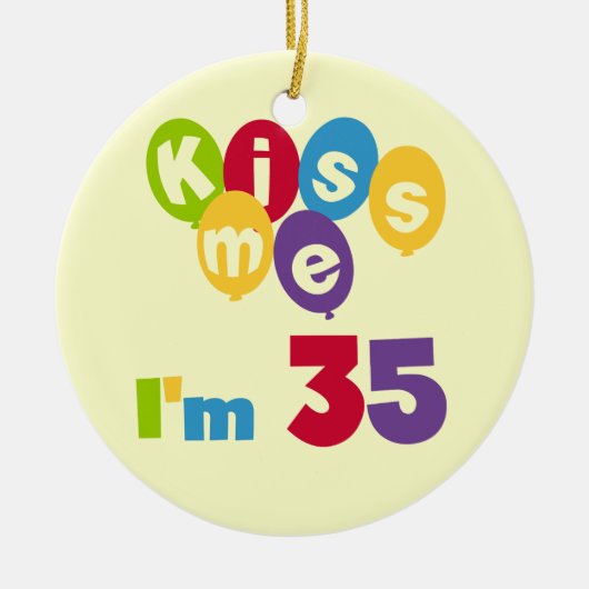 Kiss me Ik ben 35-jarige T-shirts en GIfts Keramisch Ornament (Voorkant)