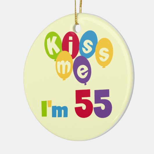 Kiss me Ik ben 55-jarige overhemden en cadeautjes. Keramisch Ornament (Links)