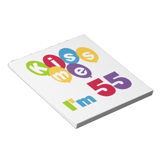 Kiss me Ik ben 55-jarige overhemden en cadeautjes. Notitieblok (Schuin)
