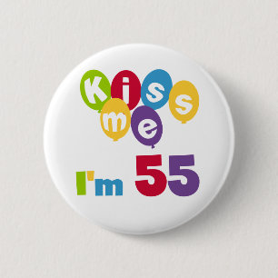 Kiss me Ik ben 55-jarige overhemden en cadeautjes. Ronde Button 5,7 Cm