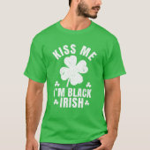 Kiss me Ik ben Black Irish Funny St Patrick's Day  T-shirt (Voorkant)