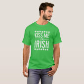 Kiss me Ik ben Ierse grappige Clover Shamrock St.  T-shirt (Voorkant volledig)
