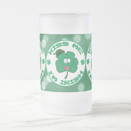 Kiss me Ik ben Irish Clover Face Green Bokeh Matglas Bierpul (Center)