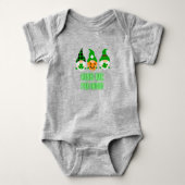 Kiss me Ik ben Irish St. Patrick's Day Gnome Shamr Romper (Voorkant)