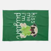 Kiss me Ik ben Pugish St Patrick's Day Pug Clover Theedoek (Horizontaal)