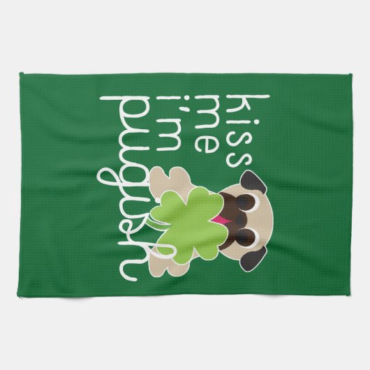 Kiss me Ik ben Pugish St Patrick's Day Pug Clover Theedoek (Horizontaal)