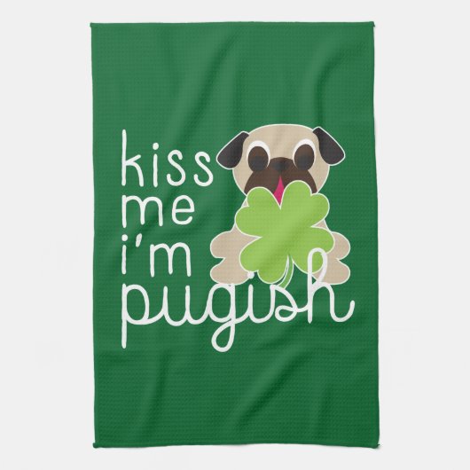 Kiss me Ik ben Pugish St Patrick's Day Pug Clover Theedoek (Verticaal)