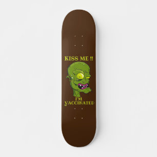 "KISS ME, IK BEN VACCINATED" grappig Persoonlijk Skateboard