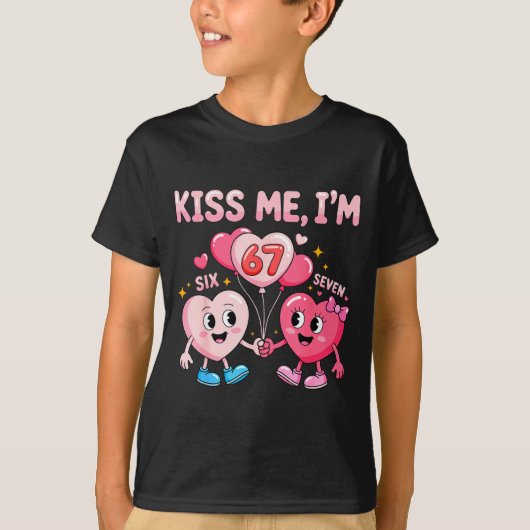 Kiss Me I'm 67 Funny Cute Six Seven Meme 6-7 Valen T-shirt (Voorkant)