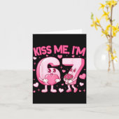 Kiss Me I'm 6 7 Cute Funny 67 Meme Birthday Valent Kaart (Gele Bloem)