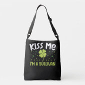 Kiss Me I'm A Sullivan - Last Name Sullivan Crossbody Tas (Achterkant)