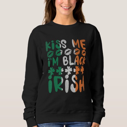 Kiss Me I'm Black Irish Shamrock Funny St. Patrick Trui (Voorkant)