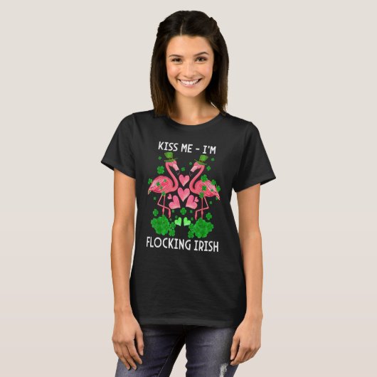 Kiss Me I'm Flocking Irish Flamingo St Patrick's D T-shirt (Voorkant volledig)