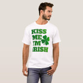 Kiss Me I'm Irish beroemd gemaakt door St. Patrick T-shirt (Voorkant volledig)